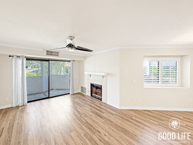 Foto del edificio - Amazing 1B/1BA Condo in Mira Mesa for Rent With Garage and Laundry!