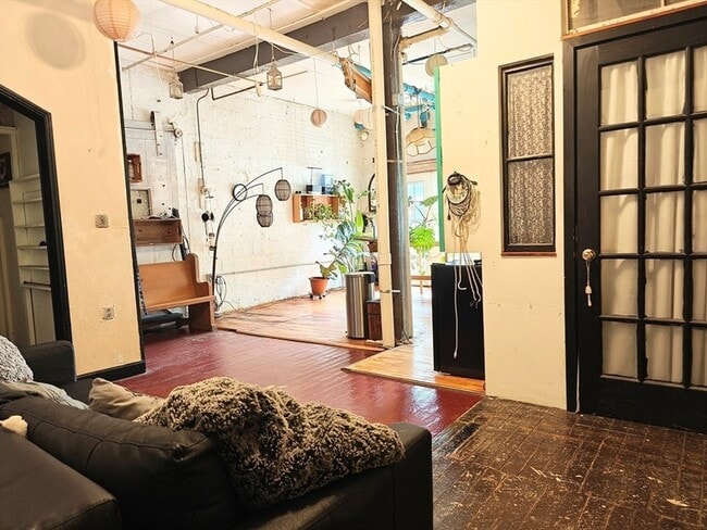 Photo - 226 Pearl St Apartment