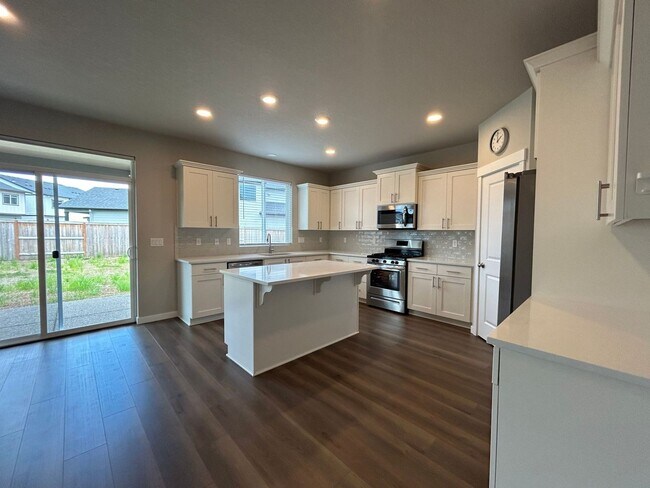 Building Photo - AVAILABLE FOR IMMEDIATE MOVE-IN!!!! Brand ...