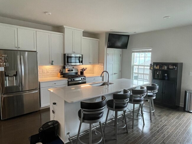 Building Photo - 1213 Bradburn Dr