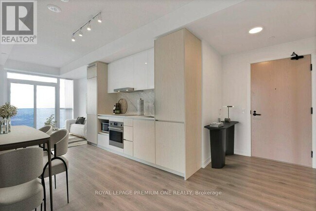 Building Photo - 28 Interchange Wy