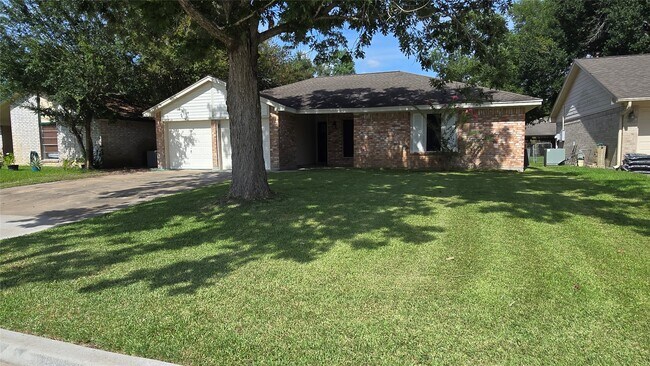 Building Photo - 3865 Jasmine Dr
