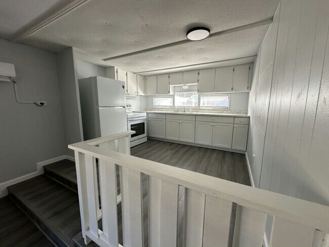 Building Photo - 130 S Suncoast Blvd