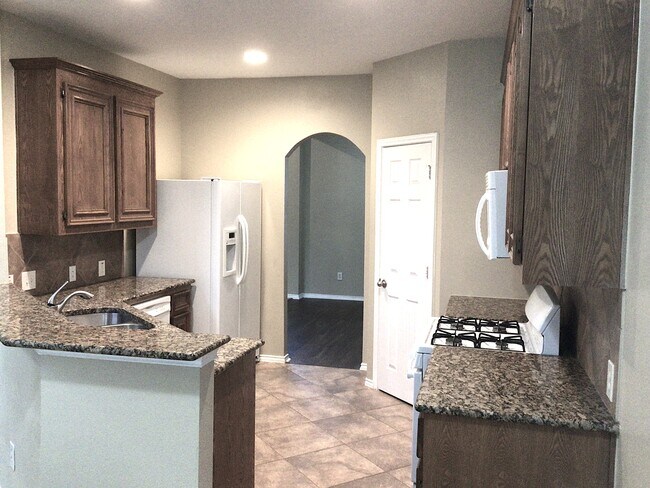 Foto del edificio - 2718 Lakecrest Way Dr