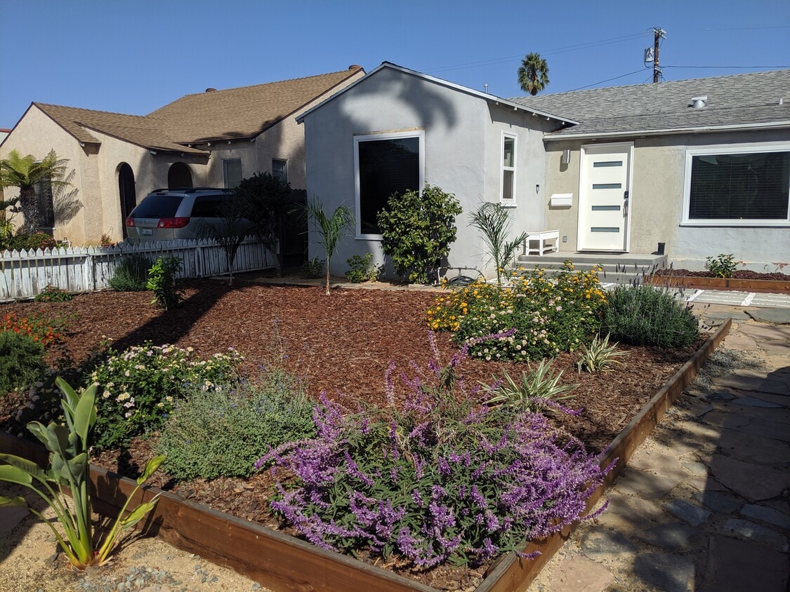 Primary Photo - 1748 Wellesley Ave