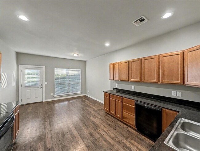 Foto del edificio - 862 Oakwood Ln