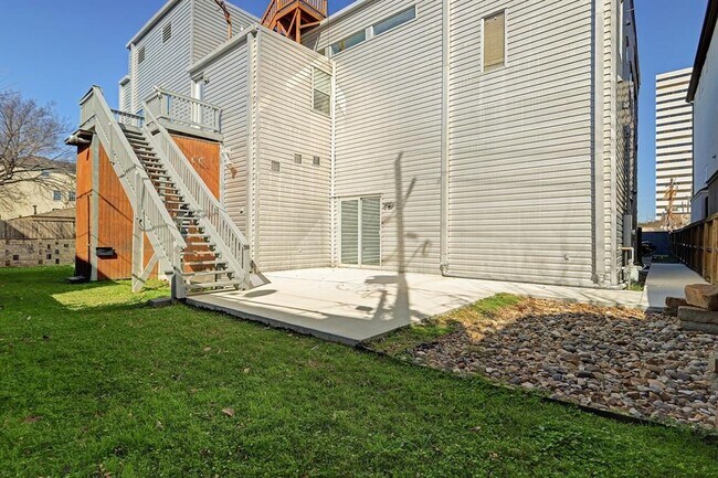 Building Photo - 5709 Val Verde St