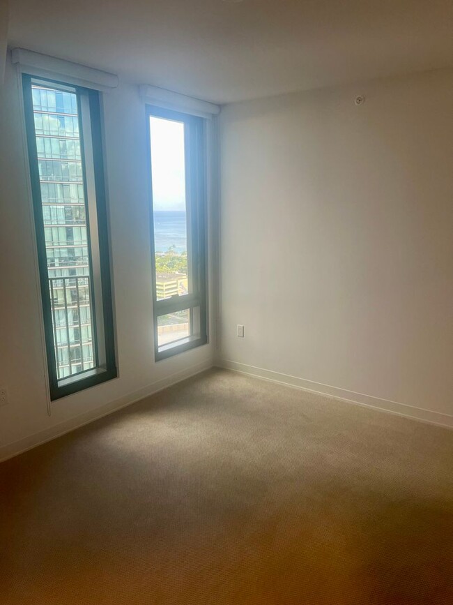 Building Photo - Luxury 1 Bedroom Close To Everything