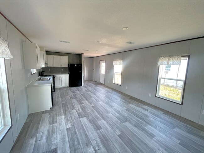 Foto del edificio - 8535 Mathews Rd
