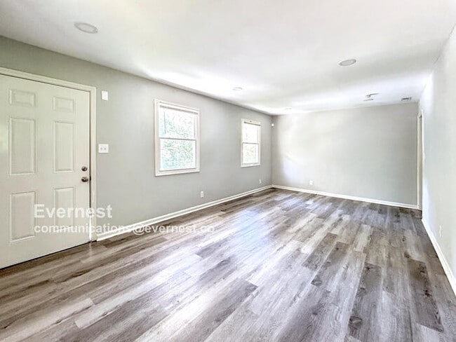 Building Photo - 926 Hall St NW