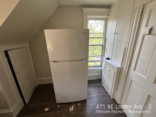 Foto del edificio - 675 NE Lowry Ave