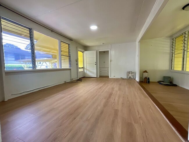 Charming Home 2Beds, 1Bath, 2-Car Carport - Charming Home 2Beds, 1Bath, 2-Car Carport
