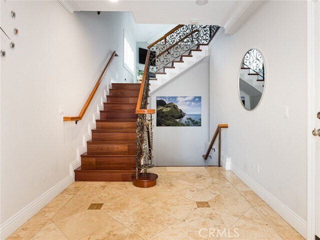Foto del edificio - 229 N Juanita Ave