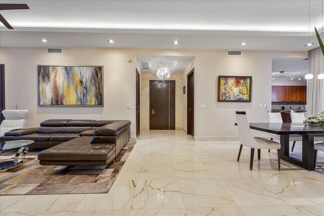 Building Photo - 15901 Collins Ave