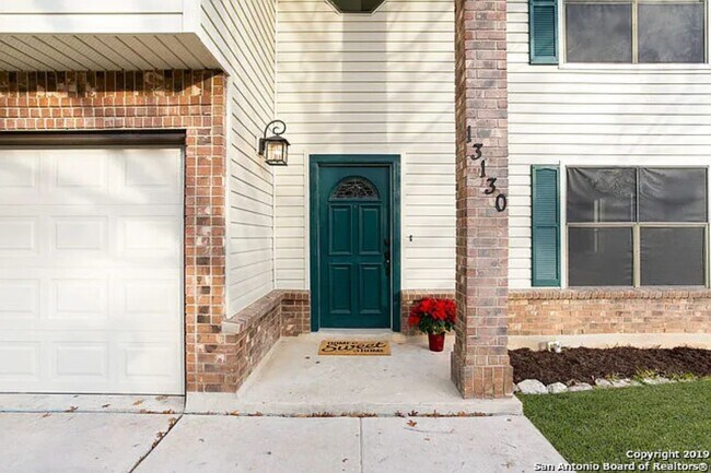 Foto del edificio - Welcome home to this charming two-story home nestled in the highly desirable Regency Meadow