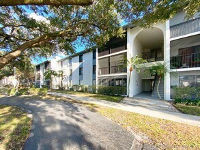 Building Photo - 1015 Green Pine Blvd