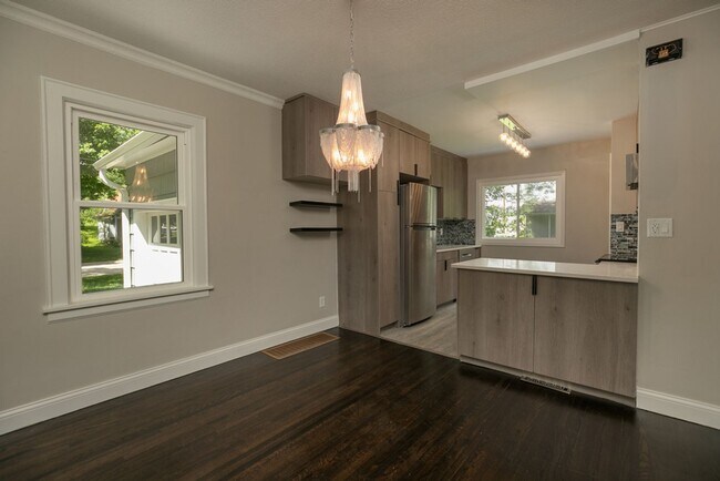 Foto del edificio - 8 18th Ave SW