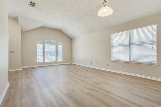 Foto del edificio - 7813 Nairn Dr