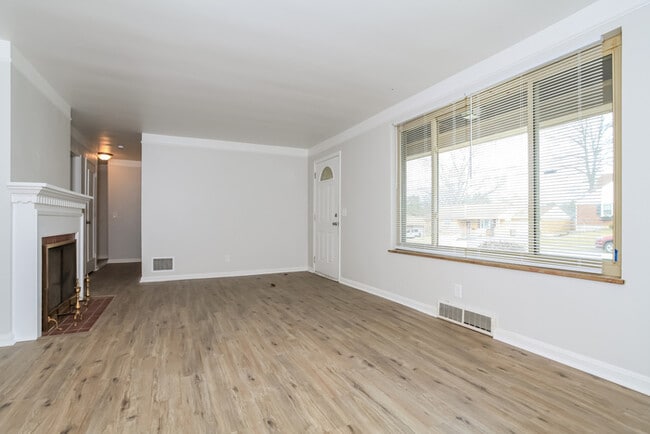 Building Photo - 5565 Fairwood Rd