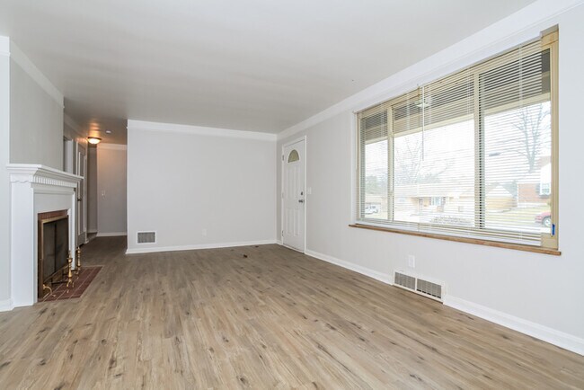 Foto del edificio - 5565 Fairwood Rd