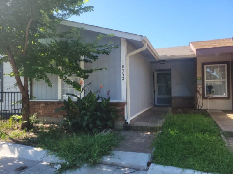Primary Photo - 3 BEDROOM * 2 BATH* -DALLAS