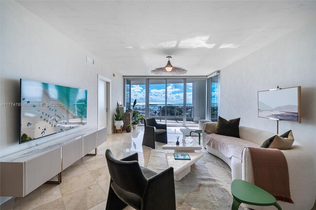 Building Photo - 2627 S Bayshore Dr