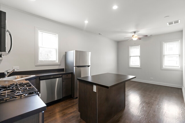3123 N California-2F - 3123 N California-2F Apartment