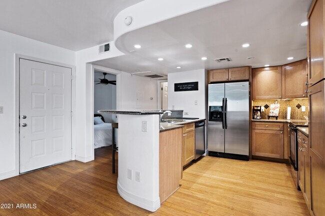 Building Photo - 4850 E Desert Cove Ave