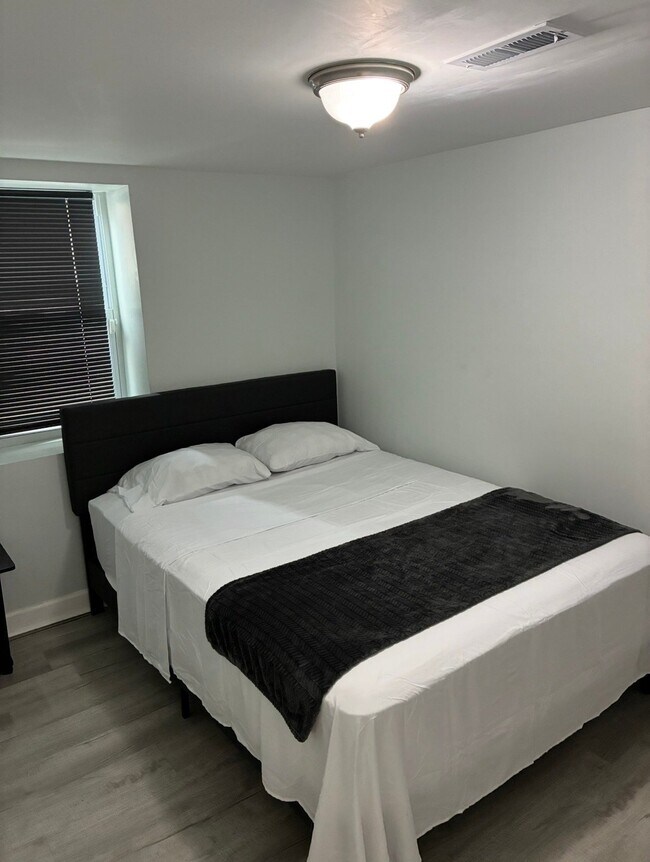 Foto del edificio - 820 N Lakewood Ave