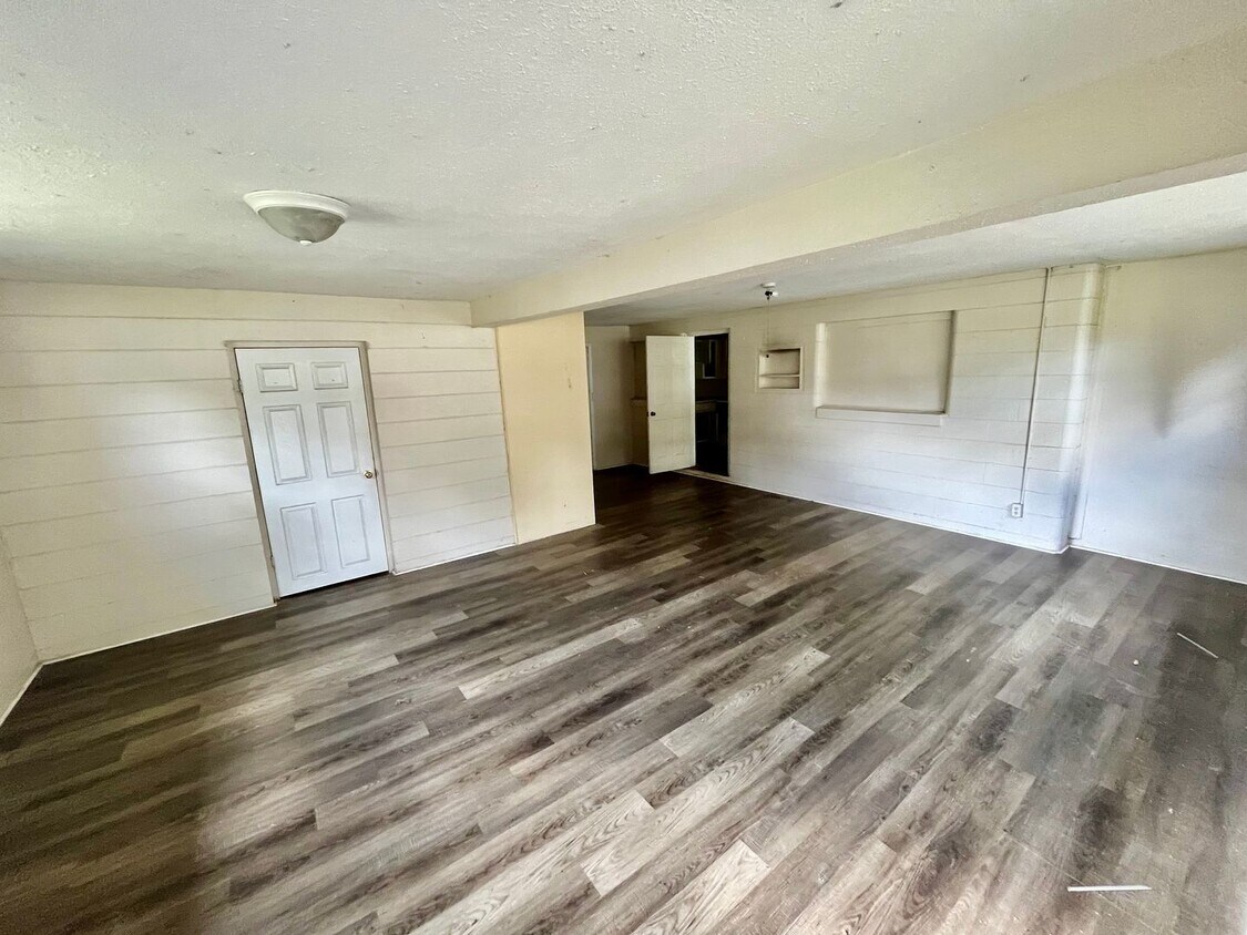 Building Photo - 4939 Flamingo Ln