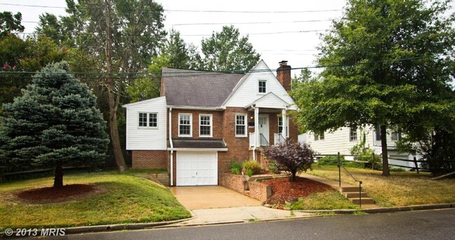 Building Photo - 4704 8th Rd N
