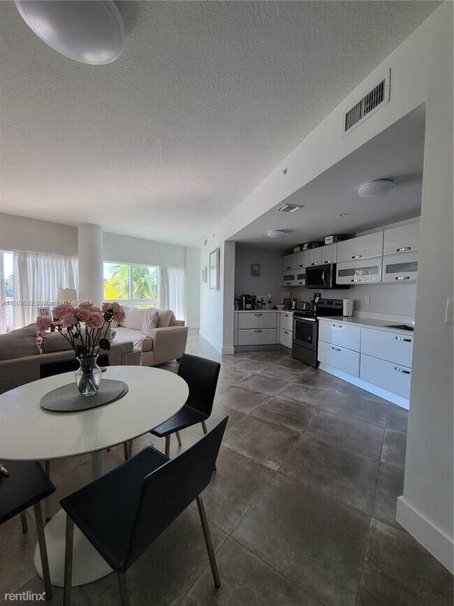 Foto del edificio - 3 br, 2 bath House - 6580 Indian Creek Dr ...