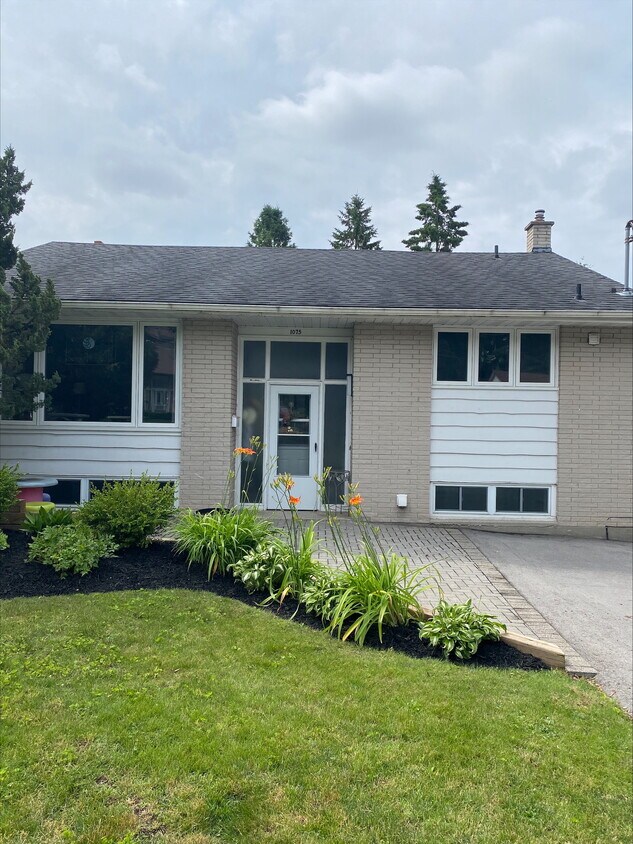 Photo principale - 1075 Willowdale Av