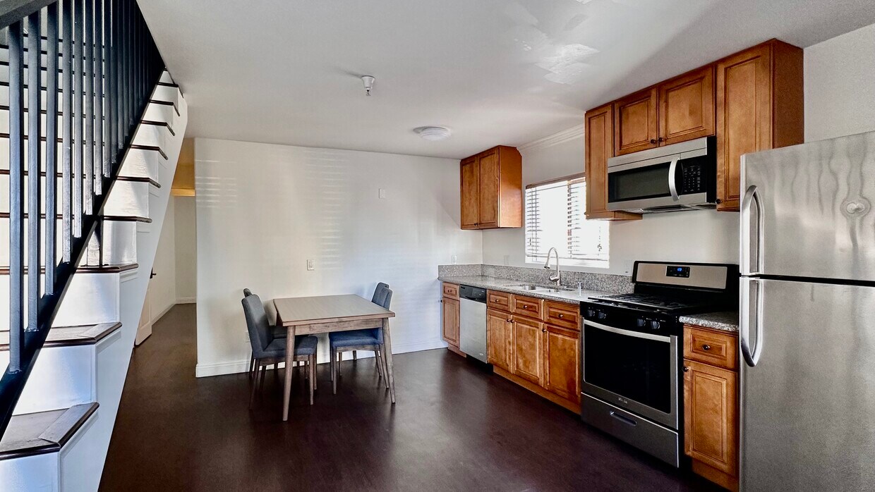 Primary Photo - 1360 W 24th St