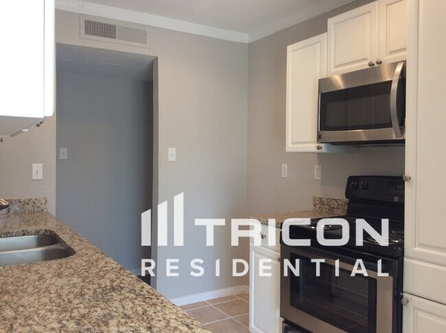 Building Photo - 4204 Pepperbush Dr