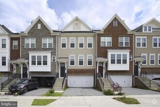 Building Photo - 2038 Twisted Oak Pl