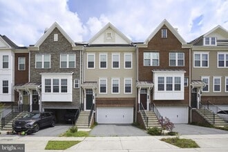 Building Photo - 2038 Twisted Oak Pl