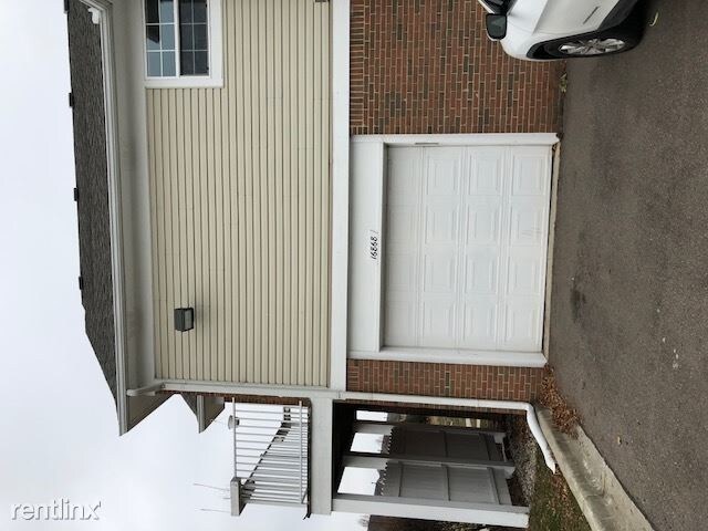 Primary Photo - 16868 Glenmoor Blvd