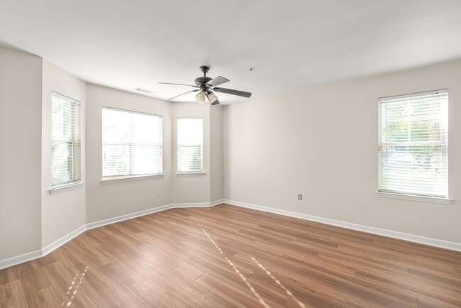 Foto del edificio - Cozy 1 Bedroom Condo Located In Dilworth &...
