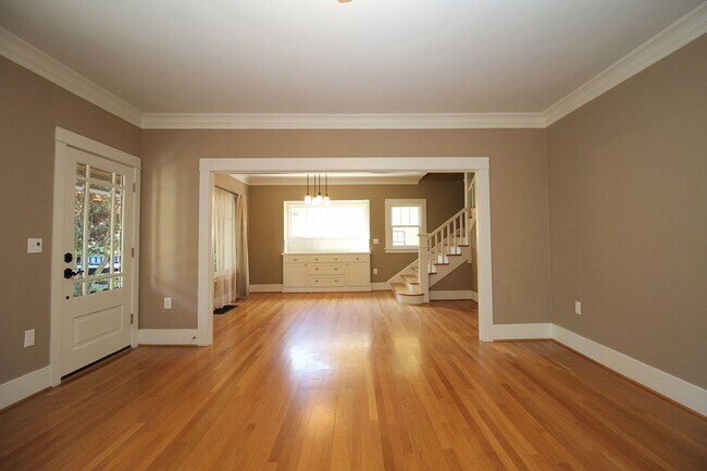 Foto del edificio - Beautifully Updated 5 Bedroom/3.5 Bath Irv...