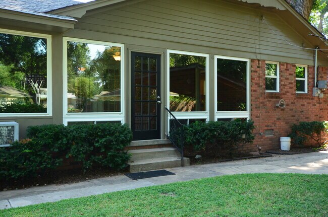 Building Photo - 1105 W Brooks Street