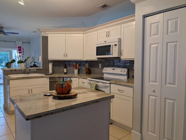 Foto del edificio - 4153 Sapphire Terrace