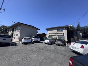 Building Photo - 119 E Grove St