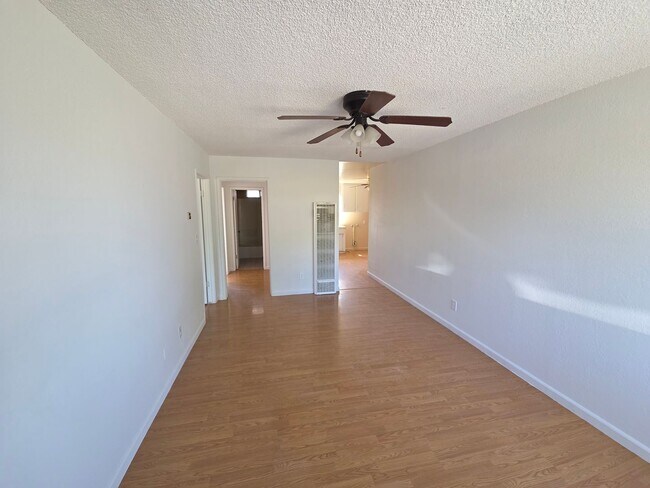 Foto del edificio - L. Street Duplex