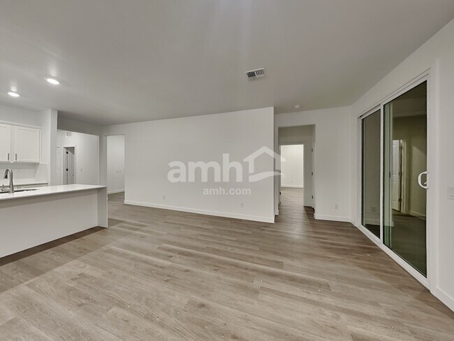 Foto del edificio - 13100 N Honest Endeavor Wy
