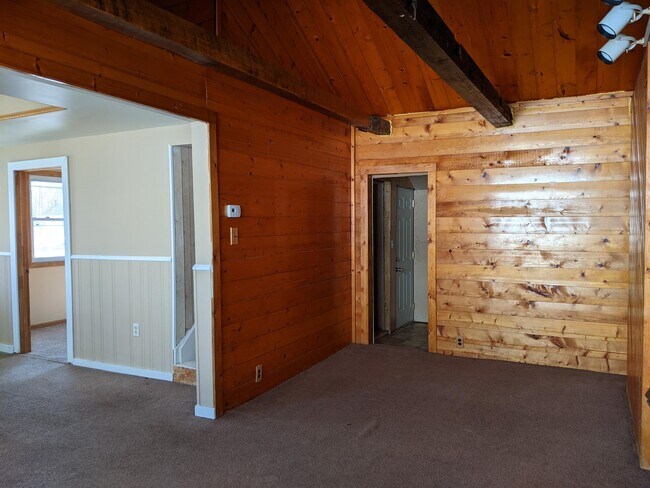 Building Photo - 705 Caswell St