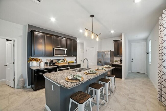 Building Photo - 324 Mountain Valley St