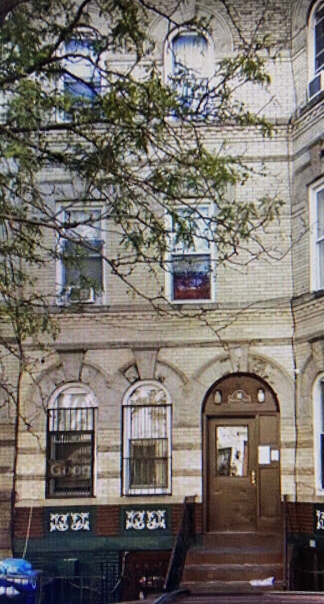 Building Photo - 742 Macdonough St
