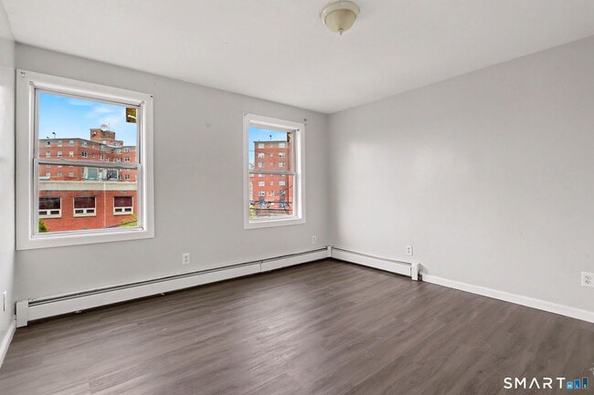 Building Photo - 143 Highland Ave