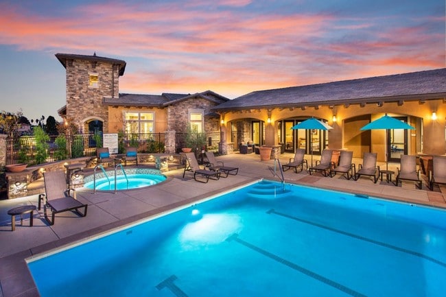 Building Photo - Hollister Village